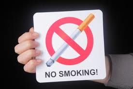 Eviter la consommation du tabac suite à une plastie mammaire : risques et conséquences.